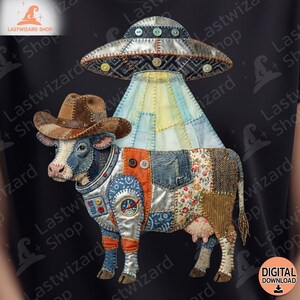 Mucca spaziale western patchwork astronauta PNG, design per sublimazione alieno cowboy rapito da UFO, texture denim country cosmica