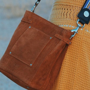 Bucket bag shoulder strap Caramel suede leather Santa Fé Collection image 1