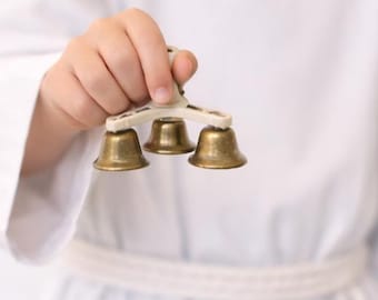 アンティーク真鍮製大聖堂の鐘。カトリック教会の鐘。高さ9.5インチ