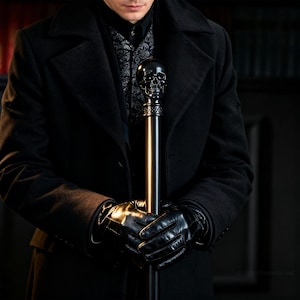 Gotische schedel wandelstok, handgesneden houten wandelstok, knop handvat wandelstok, handgemaakte wandelsteun als cadeau voor hem