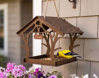 Personalisierte Vogelfutterstation mit Namen, Vogelhaus aus Holz, Gartendekoration, Geschenk für Naturliebhaber