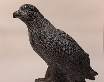 Polystone-Bild eines Falken