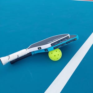 Pickleball Scorekeeper – The ORIGINAL Scoring Right Paddle Mounted Scorekeeper to Keep Score of Points, Games and server. Made in AUSTRALIA.