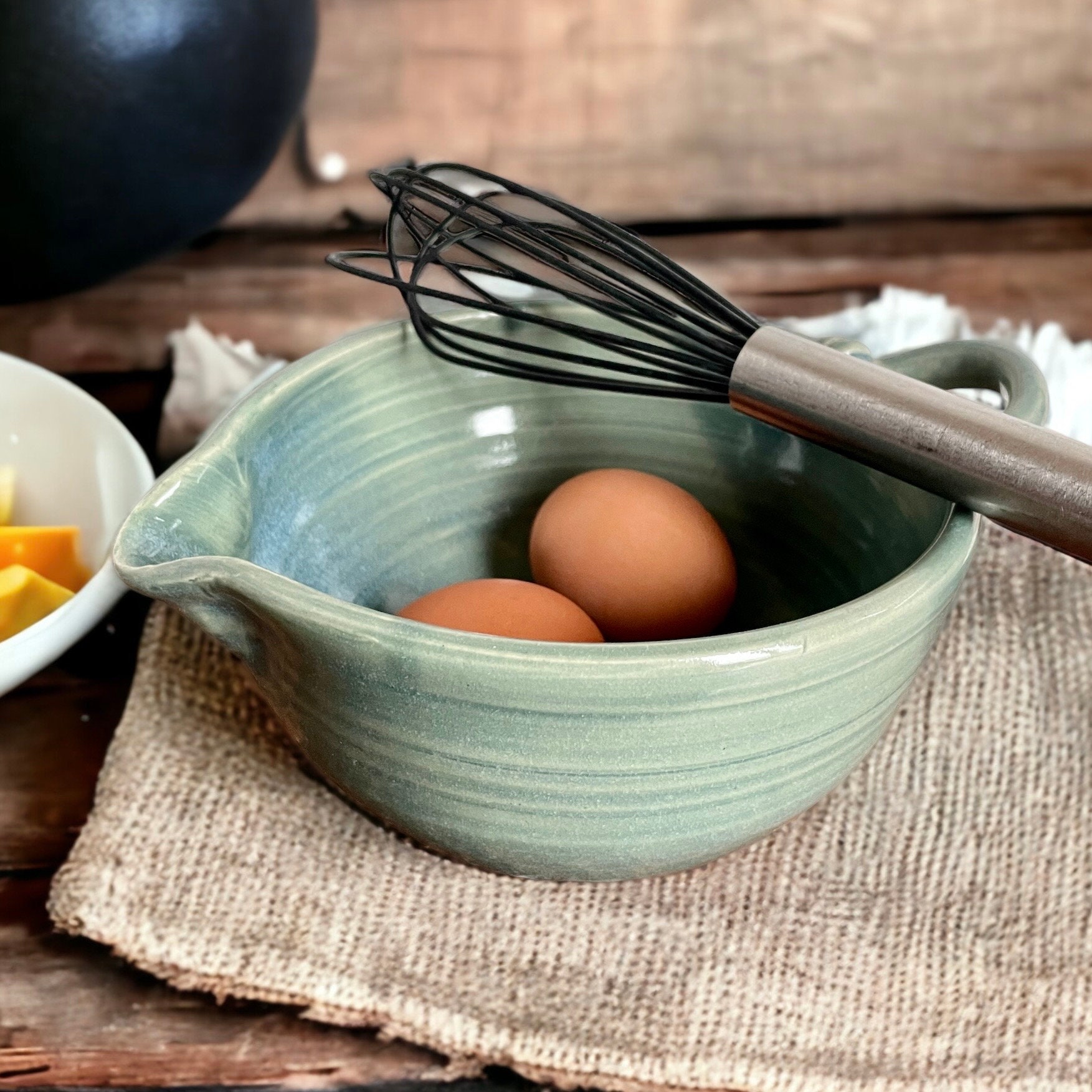 Deep Ceramic Mixing Bowl With Handle and Spout, Modern Gold or Beige  Stoneware Matcha Bowl, Large Pottery Gravy Boat 