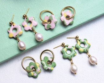 Boucles d’oreilles en argile polymère, boucles d’oreilles florales, boucles d’oreilles fleuries avec perles, boucles d’oreilles Pearl Hoop, boucles d’oreilles printanières, vert, rose, boucles d’oreilles, faites à la main