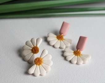Daisy Earrings, Polymer Clay Floral Earrings, Summer Earrings, Pastel, Spring Earrings, Stud Earrings, Daisy Statement Earrings, Handmade