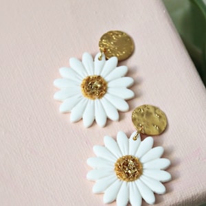 Daisy Earrings, Statement Earrings, White Earrings, Floral Earrings, Polymer Clay Earrings, Spring Earrings, Daisy Statement Earrings, Handmade image 4