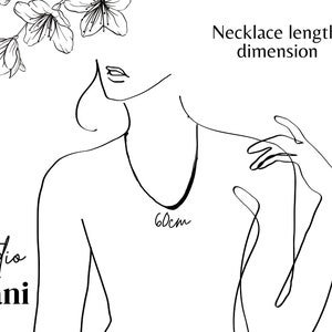 Pode incluir: Uma ilustra&ccedil;&atilde;o de desenho linear em preto e branco mostrando uma dimens&atilde;o de comprimento de colar de 60cm. O gr&aacute;fico apresenta um contorno estilizado de um torso usando um colar, detalhes florais no canto superior esquerdo e o texto studio niani.