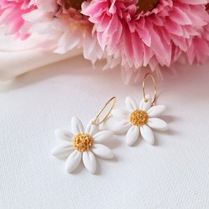 Örhängen av tusensköna, ringörhängen, lerörhängen, blomörhängen av polymerlera, vårörhängen, bästsäljare, handgjorda, 18k guldpläterade bild 5