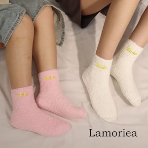 Personalisierte Sticksocken, individuelle Strümpfe, Unisex-Socken, Brautjungferngeschenke, Socken mit Namensstickerei Bild 2