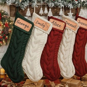 2026 bas de Noël en tricot avec patch en cuir gravé avec nom, bas de Noël de famille, cadeaux de décoration de vacances, bas de Noël monogramme