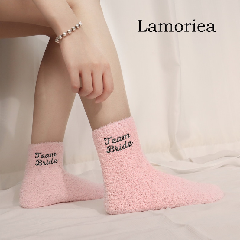 Chaussettes à broder personnalisées, Bas personnalisés, Chaussettes unisexes personnalisées, Cadeaux de demoiselle d'honneur, Chaussettes avec nom brodé image 6