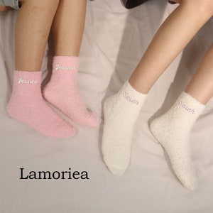 Personalisierte Sticksocken, individuelle Strümpfe, Unisex-Socken, Brautjungferngeschenke, Socken mit Namensstickerei Bild 3