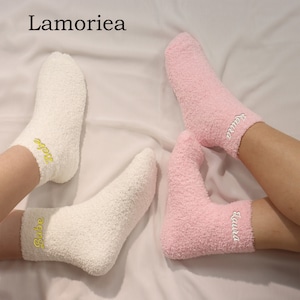 Personalisierte Sticksocken, individuelle Strümpfe, Unisex-Socken, Brautjungferngeschenke, Socken mit Namensstickerei Bild 4