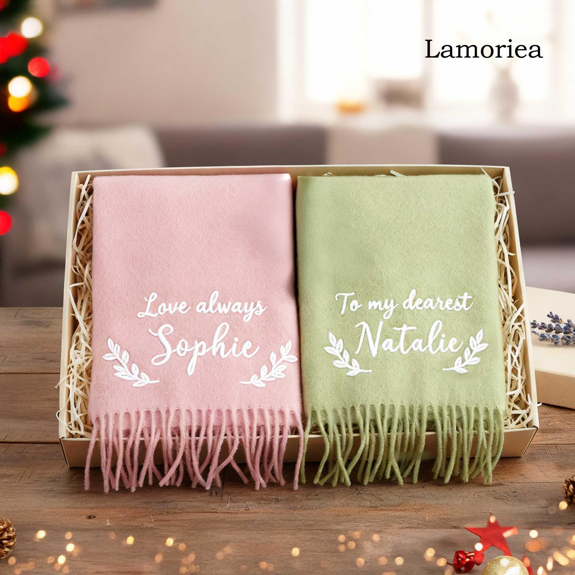 Écharpe Personnalisée Avec Fleur De Naissance Brodée – Douce Et Chaude – 8 Couleurs – Cadeau D'hiver Personnalisé - 6