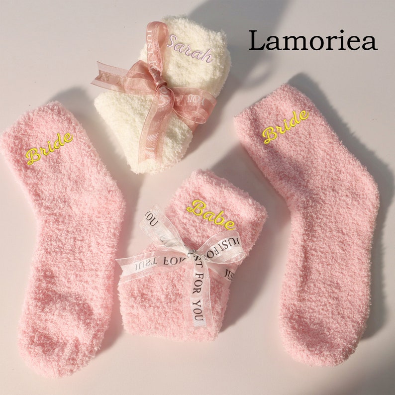 Personalisierte Sticksocken, individuelle Strümpfe, Unisex-Socken, Brautjungferngeschenke, Socken mit Namensstickerei Bild 7