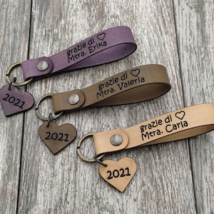 Gepersonaliseerde leren sleutelhanger met naam en boodschap, leren sleutelhanger beschilderd met koffie, cadeau-idee voor leraren