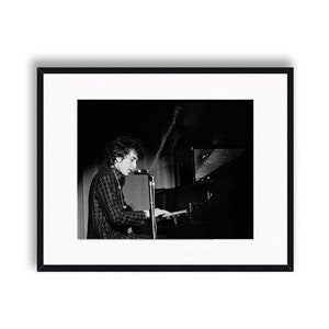 Bob Dylan on the Piano, Berkeley Concert / 1965 Foto door Larry Keenan, zwart-witafdruk