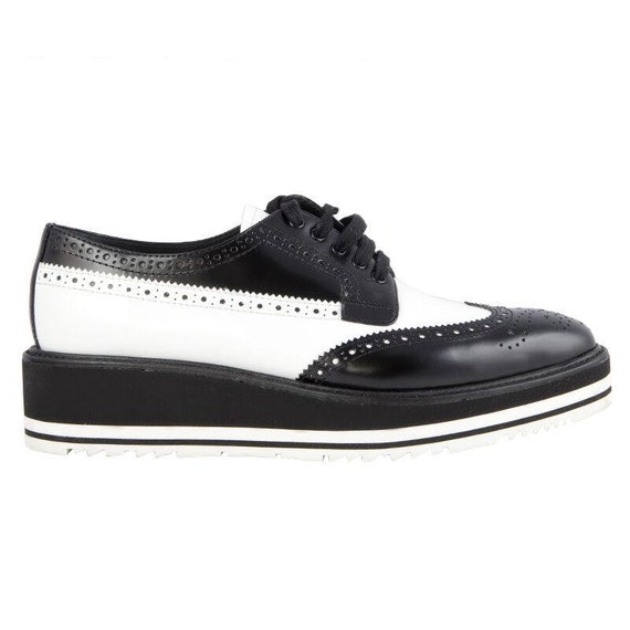 41972 auth PRADA black & white leather BROGUE Plat