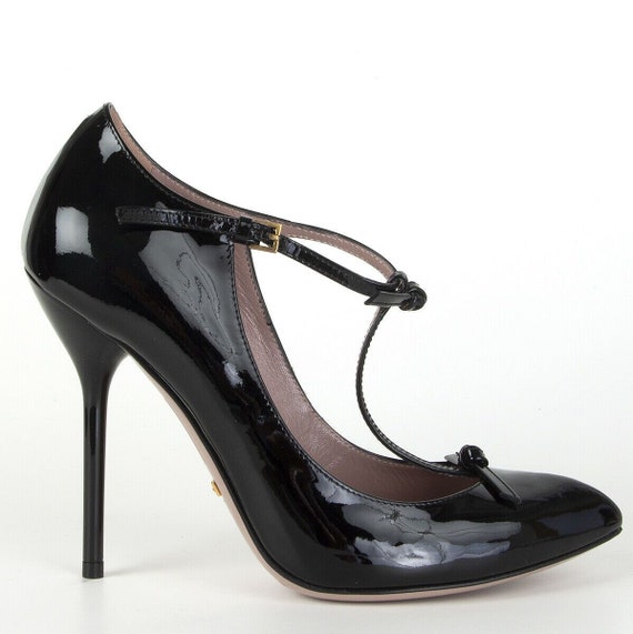 61518 auth GUCCI black patent leather T-Strap Pump