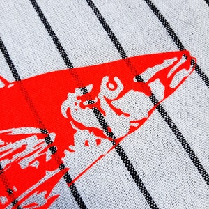 Geschirrtuch schwarz weiß Neon rot mit Fisch