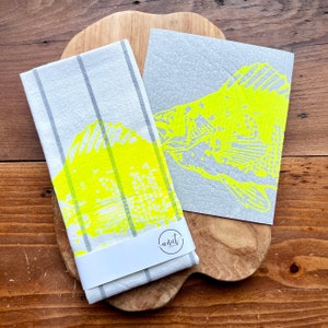 Set of tea towels and sponges with neon yellow fish, screen print, neon trend, maritime gift, modern kitchen decoration