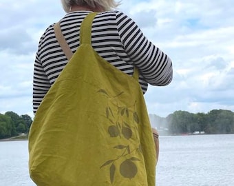 Large sustainable linen bag Moss Green – Hand-printed with screen-printed design | Robust sustainable fabric bag for shopping, city & beach