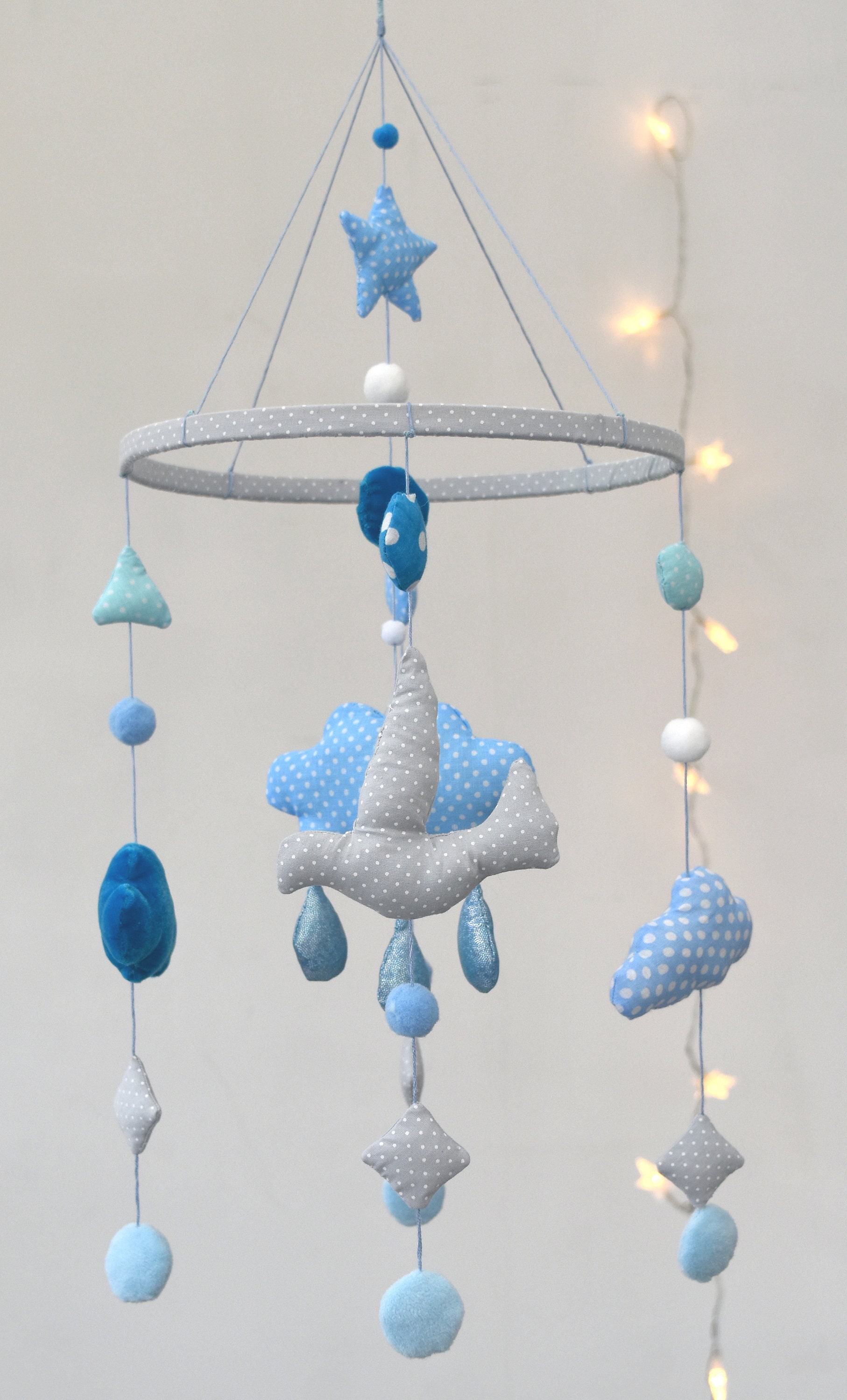 Mobile en Tissu Bleu avec Étoiles Oiseaux et Nuage Pour Décoration Chambre Bébé