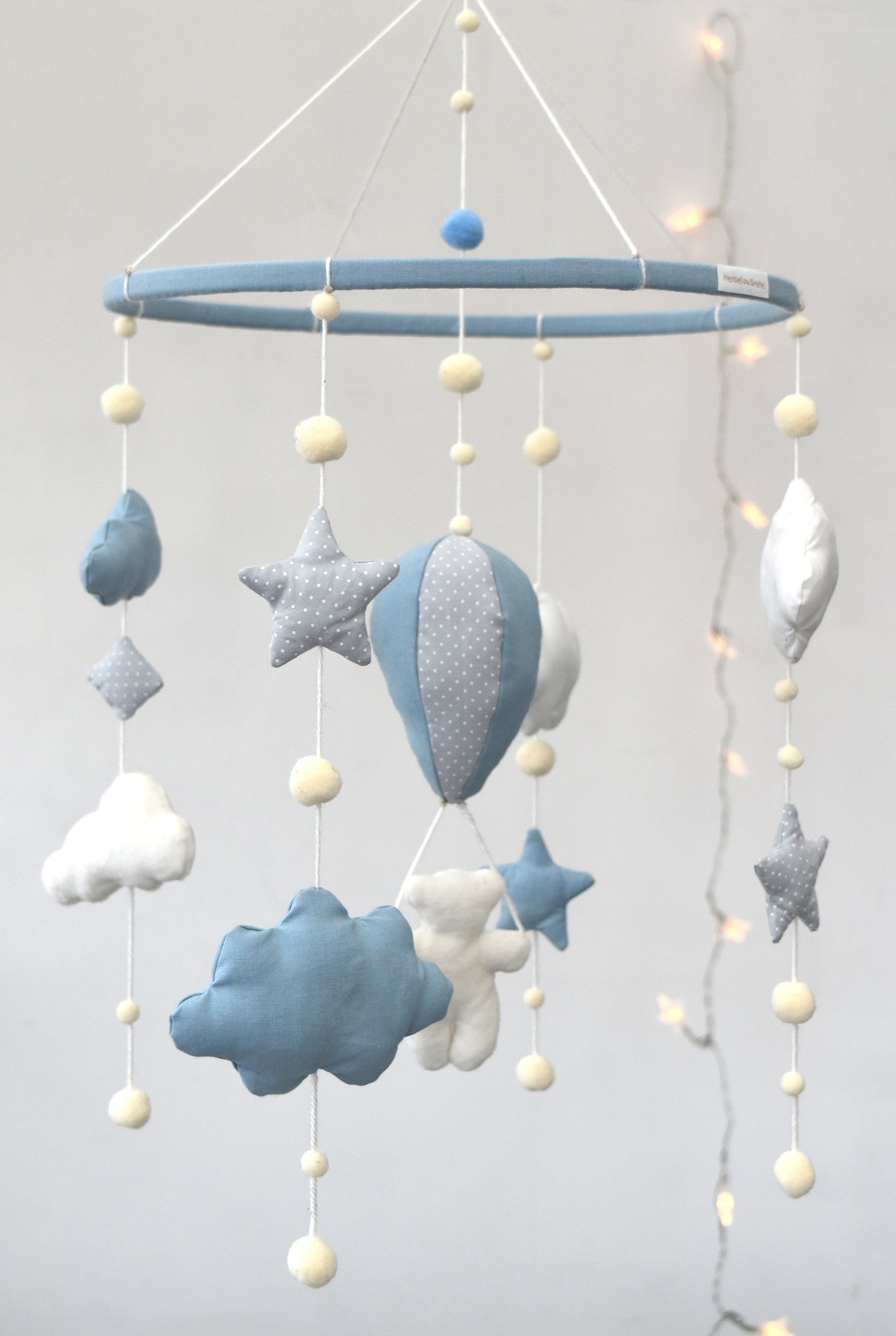 Mobile en Tissu Bleu avec Montgolfière et Ourson Pour Décoration Chambre Bébé