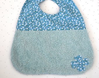 Blue baby bib in organic sponge and printed fabric for baby flower pattern