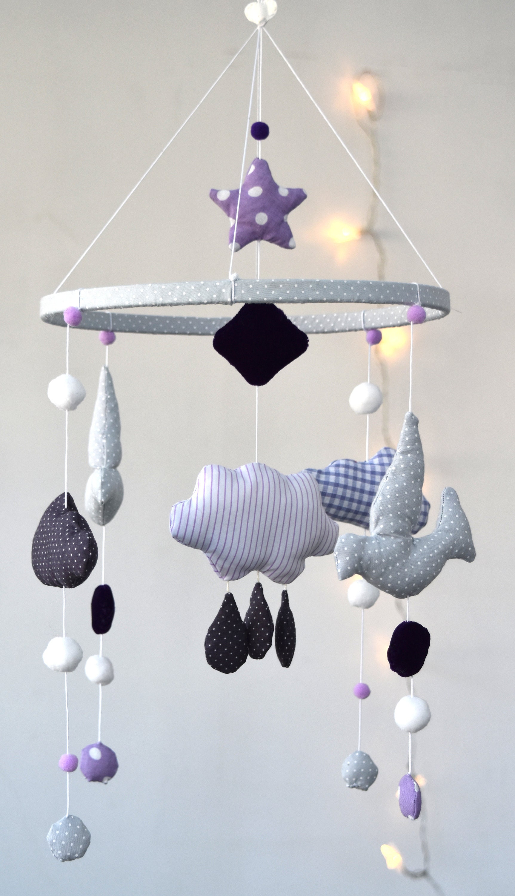 Mobile en Tissu Mauve avec Étoiles Oiseaux Nuages Pour Décoration Chambre Bébé