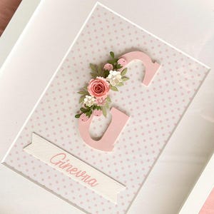 MOLDURA PARA MENINA, presente personalizado para menina, presente de batismo/nascimento, inicial do nome da menina, presente para nova mãe, saudações para recém-nascidos