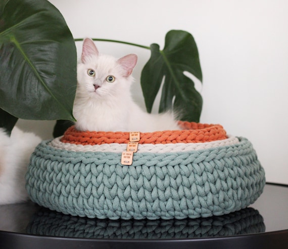 Handmade Chunky Cotton Yarn Cat Bed Crochet Fluffy Cat Basket Cozy Natural Cat Bed Handmade Chunky Cotton Yarn Cat Bed Crochet Fluffy Cat Basket Cozy Natural Cat Bed