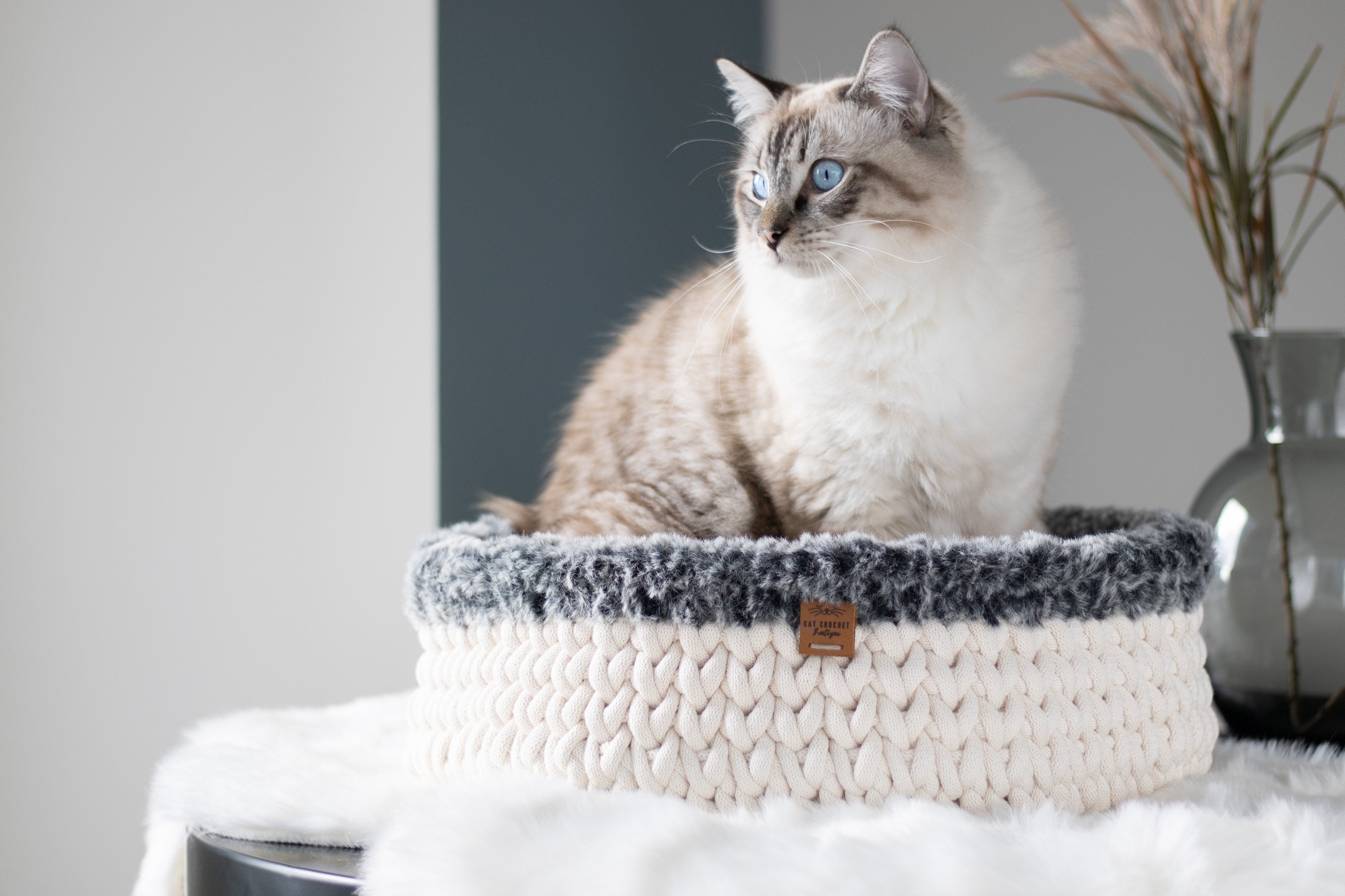 Handmade Chunky Cotton Yarn Cat Bed Crochet Fluffy Cat Basket Cozy Natural Cat Bed Handmade Chunky Cotton Yarn Cat Bed Crochet Fluffy Cat Basket Cozy Natural Cat Bed
