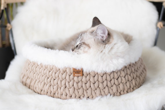 Handmade Chunky Cotton Yarn Cat Bed Crochet Fluffy Cat Basket Cozy Natural Cat Bed Handmade Chunky Cotton Yarn Cat Bed Crochet Fluffy Cat Basket Cozy Natural Cat Bed