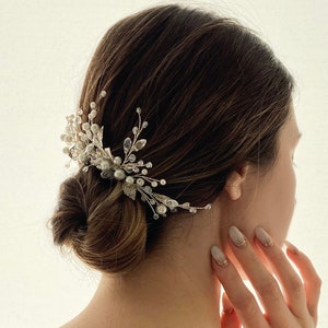 Pearl Bridal Comb, Silver Wedding Comb, Pearl Bridal Hair Comb, Pearl Wedding Hair Comb, Crystal  Pearl Comb, Pearl Hair pieces for bride,