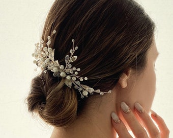 Pearl Bridal Comb, Silver Wedding Comb, Pearl Bridal Hair Comb, Pearl Wedding Hair Comb, Crystal  Pearl Comb, Pearl Hair pieces for bride,
