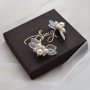 Bloemenoorbellen, bloempareloorbellen, parel- en bloemenoorbellen bruids, trouwoorbellen, bloemen bruidsoorbellen, boho bruidoorbellen