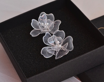 White earrings Bridal Flower earrings transparent simple flower earrings Silver jewelry earrings  Flower resin earrings Stud flower earrings
