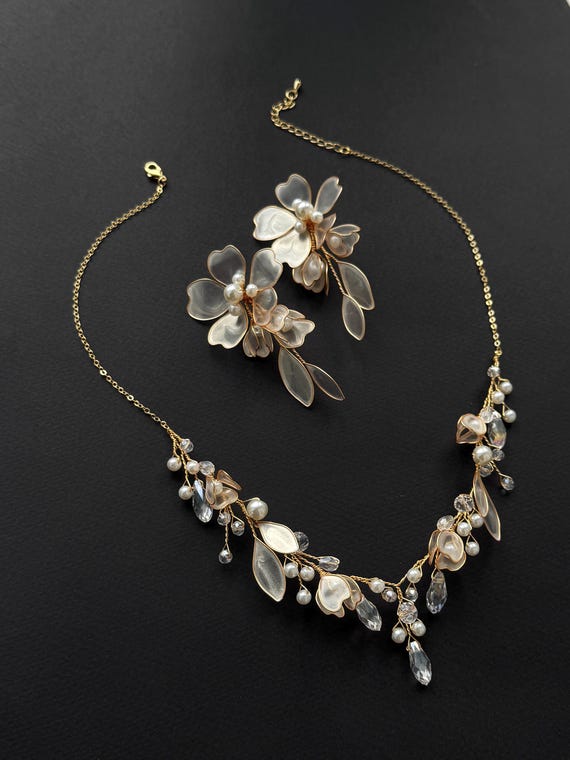 Bridal necklace, Flower necklace, Wedding jewelry set, Floral necklace Flower earrings, Bridal earrings, Wedding necklace, Bridal jewelry
