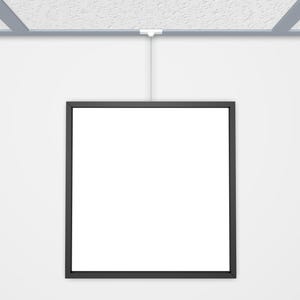 Puede incluir: Un cuadro cuadrado con marco negro colgado de un cable blanco contra una pared blanca. La imagen está centrada y tiene un espacio blanco en blanco dentro del marco. El techo tiene un patrón de cuadrícula.