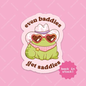 Even Baddies Get Saddies Aufkleber, Cowboy Froggy in Sunglasses Sticker Flake, Badass Western Frosch Sticker, Kawaii Frosch Die Cut Matte Sticker