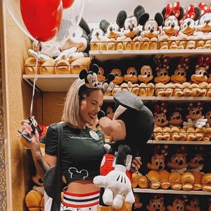 he’s a ten, but he’s a mouse shirt or crop top