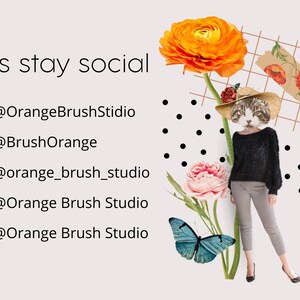 Pu&ograve; includere: Rimaniamo in contatto. Una grafica con icone di social media e nomi utente per Pinterest, Tumblr, Instagram, Facebook e YouTube. La grafica presenta un gatto con un cappello e fiori.