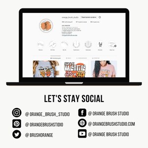 Op de afbeelding: Een laptopscherm waarop een social media-profiel wordt weergegeven voor een bedrijf genaamd "Orange Brush Studio". Het profiel bevat een logo, een beschrijving en links naar de social media-accounts van het bedrijf. De tekst "LET'S STAY SOCIAL" wordt onder de laptop weergegeven.