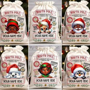 Puede incluir: Conjunto de seis sacos de Santa de lona blanca con ribetes rojos y dorados. Cada saco presenta un personaje de dibujos animados diferente: un reno, un pingüino, un oso polar, un elfo y dos Papá Noeles. Los sacos tienen el texto "Polo Norte Servicio Nocturno Especial para: Certificado Bueno" y "Tu nombre aquí".