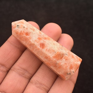 Obelisco de piedra solar Piedra preciosa Torre de piedra solar Punto de piedra solar natural Punto de cristal Obelisco de piedra solar Cristales de meditación 65x20 mm. 43 gramos A - 509