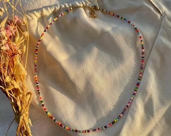 Aruba- handgemachte bunte Perlenkette/ handgemachter Perlenschmuck/ Mini Perlenkette/ bunte Halskette/ Geschenkidee Schmuck/ handmade gift