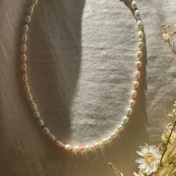 Aruba- handgemachte Halskette mit echten Süßwasserperlen und bunten Pastellfarbenen Rocailles/ Geschenkideen/Perlenkette/Ketten/ Sommerkette
