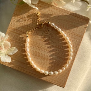 Handmade pearl bracelet made of high quality freshwater pearls & 18k gold plating/ pearl jewelry/ handmade gifts/ gift idea for her image 1